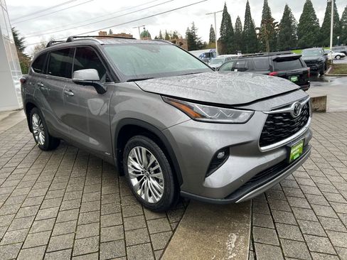 New 2026 Toyota Highlander Platinum image 7