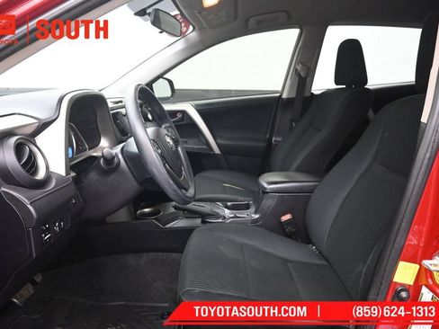 Used 2015 Toyota RAV4 LE AWD/4WD image 9