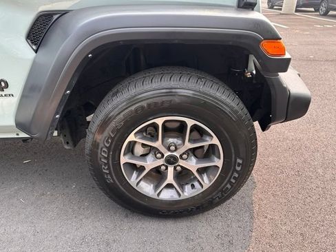 Used 2024 Jeep Wrangler Unlimited Sport AWD/4WD image 15