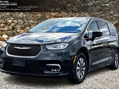 Used 2023 Chrysler Pacifica Touring-L