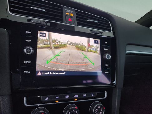Used 2019 Volkswagen Golf 4-Door FWD image 24