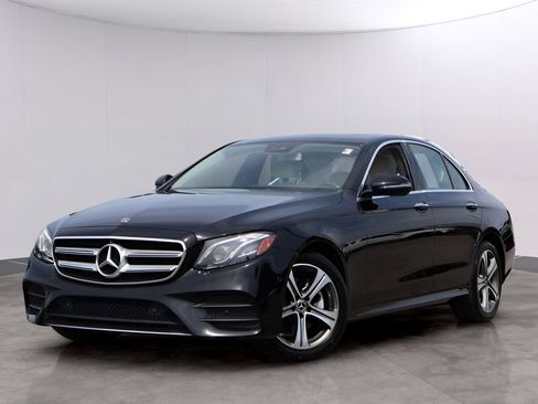 Used 2019 Mercedes-Benz E 300 4MATIC image 1