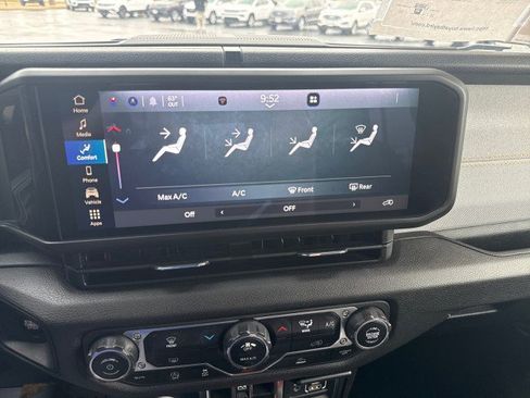 Used 2024 Jeep Wrangler Sport S image 16