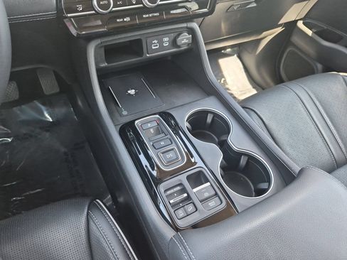 Used 2025 Honda Pilot Elite image 23