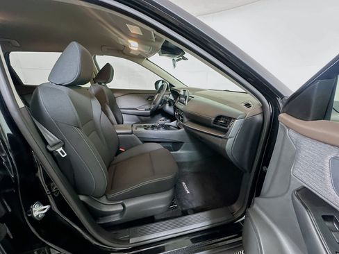 Used 2023 Nissan Rogue S FWD image 29