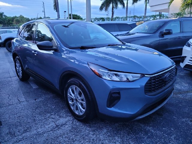 Used 2023 Ford Escape Active FWD image 2