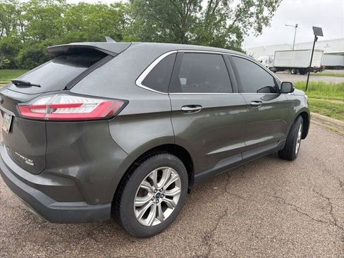 Used 2019 Ford Edge Titanium w/ Equipment Group 301A FWD image 2