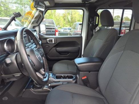 Certified 2022 Jeep Gladiator Sport AWD/4WD image 21