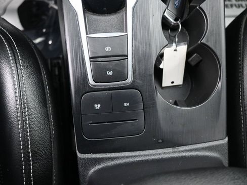 Used 2022 Ford Escape SEL w/ Technology Package image 17