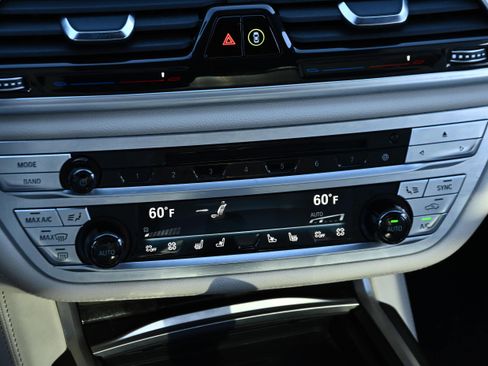 Used 2020 BMW 750i xDrive w/ Executive Package image 16