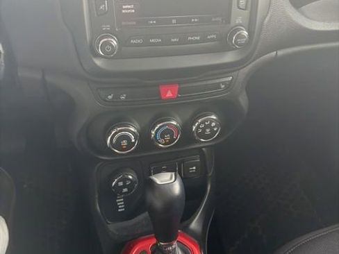 Used 2017 Jeep Renegade Trailhawk AWD/4WD image 11