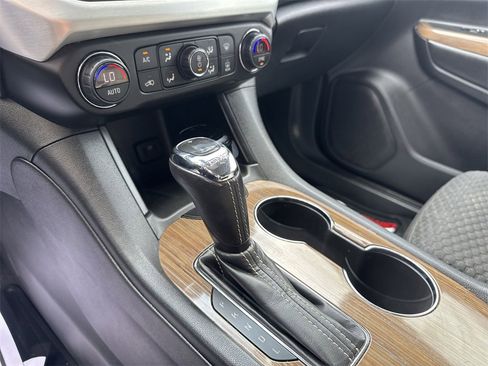 Used 2019 GMC Acadia SLE image 19