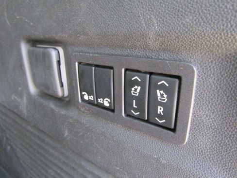 Used 2023 Chevrolet Suburban Premier w/ Texas Edition AWD/4WD image 42