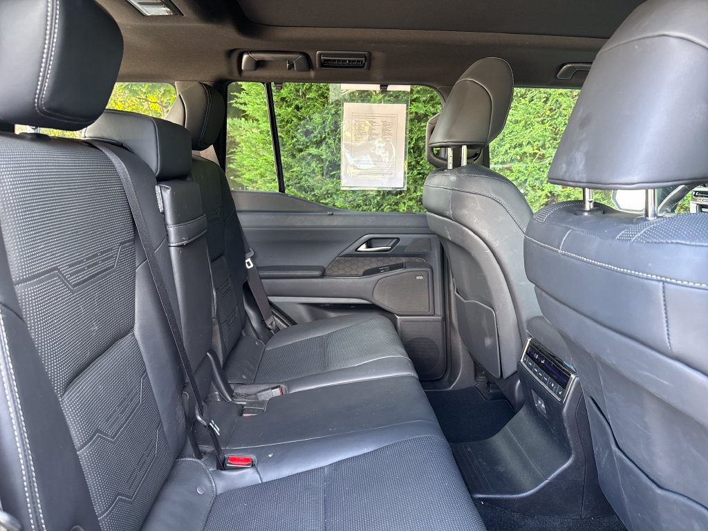 Used 2024 Lexus GX 550 w/ Accessory Package (31) AWD/4WD image 14