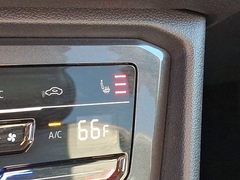 Certified 2022 Volkswagen Tiguan SE image 26