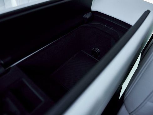 Used 2026 BMW 550e xDrive image 62