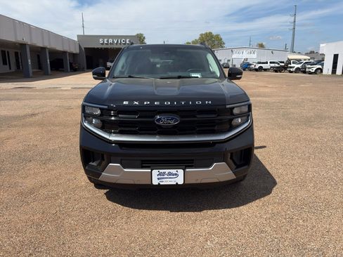 New 2026 Ford Expedition Platinum w/ Driver's Package AWD/4WD image 8
