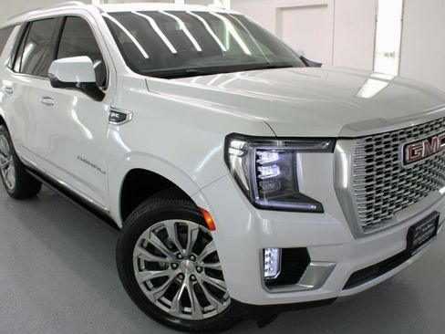 Used 2021 GMC Yukon Denali w/ Denali Premium Package image 31