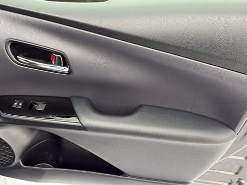 Used 2021 Toyota Prius LE image 29