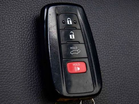 Certified 2023 Toyota Highlander XLE image 31