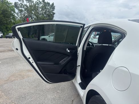 Used 2017 Kia Forte S FWD image 19