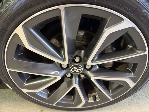 Used 2020 Toyota Corolla SE w/ SE Premium Package image 36