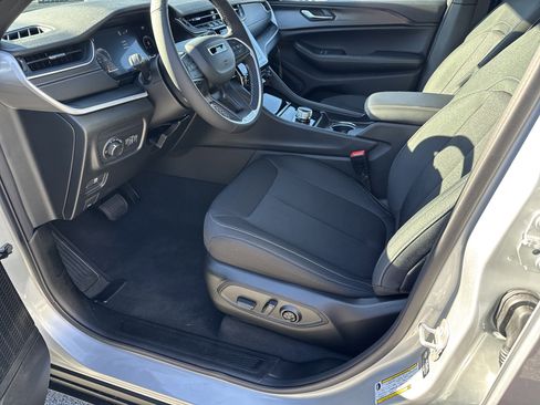 New 2025 Jeep Grand Cherokee L Laredo w/ Luxury Tech Group I image 16