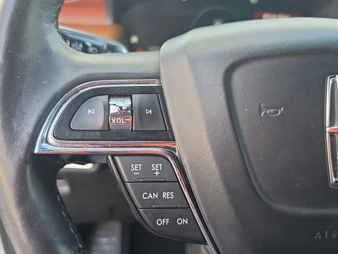Used 2023 Lincoln Nautilus Reserve AWD/4WD image 13