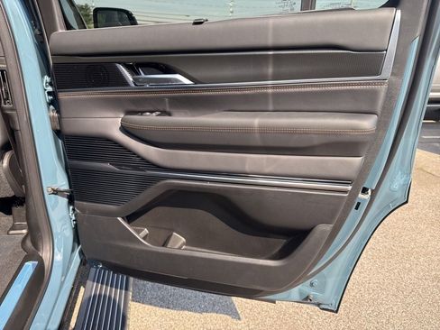 New 2026 Jeep Grand Wagoneer Summit AWD/4WD image 35