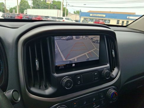 Used 2021 Chevrolet Colorado Z71 AWD/4WD image 17
