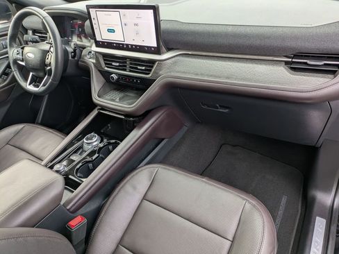 Used 2025 Ford Explorer Platinum w/ LUX Leather Package image 23