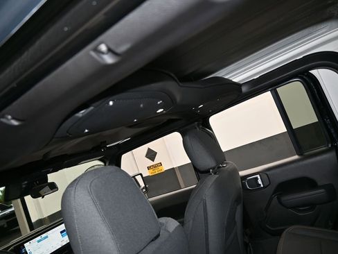 Used 2024 Jeep Gladiator Sport image 37