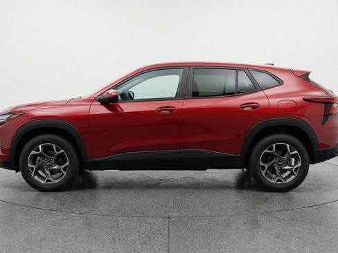 Used 2025 Chevrolet Trax LT FWD image 5