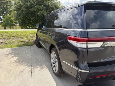 Used 2022 Lincoln Navigator Reserve AWD/4WD image 4