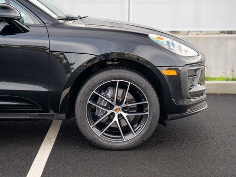 Used 2025 Porsche Macan image 9