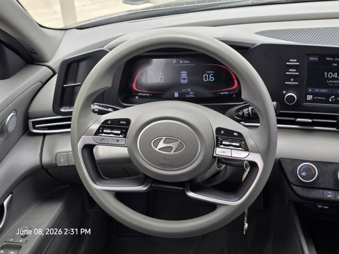 Used 2024 Hyundai Elantra SE FWD image 24