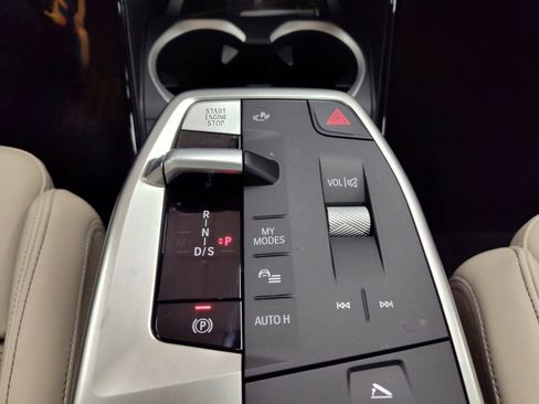 Used 2025 BMW X1 xDrive28i w/ Premium Package image 16