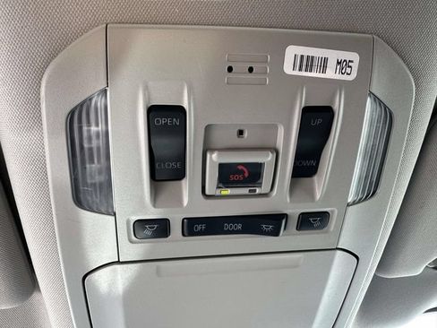 Used 2023 Toyota Highlander XLE AWD/4WD image 41