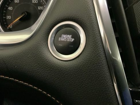 Used 2020 Chevrolet Traverse LT FWD image 17