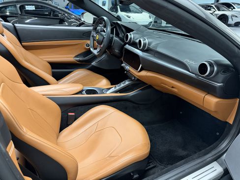 Used 2019 Ferrari Portofino RWD image 17