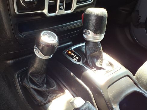 Used 2021 Jeep Wrangler Unlimited Sport AWD/4WD image 15
