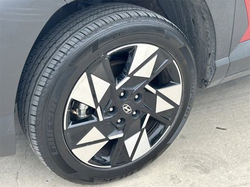 Used 2025 Hyundai Kona SEL image 9