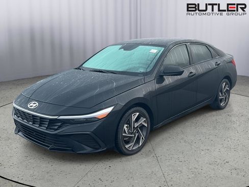 Used 2025 Hyundai Elantra Sport w/ Cargo Package image 2