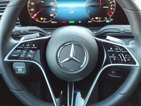 Used 2025 Mercedes-Benz GLE 450e GLE 450e image 8