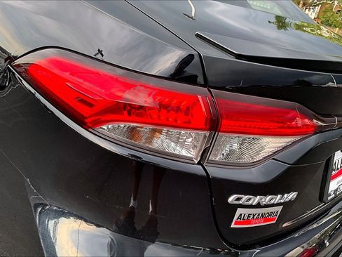 Used 2025 Toyota Corolla SE w/ SE Premium Package FWD image 28