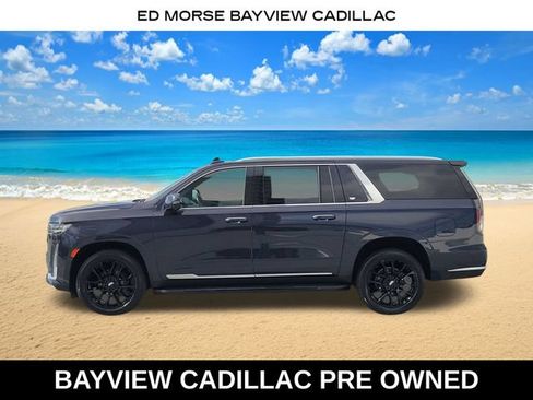 Used 2022 Cadillac Escalade ESV Premium Luxury AWD/4WD image 2