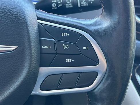 Used 2020 Chrysler Pacifica Touring-L image 28