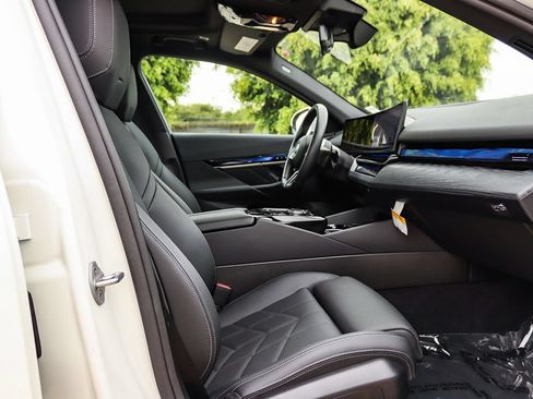 Used 2026 BMW i5 eDrive40 w/ M Sport Package RWD image 17