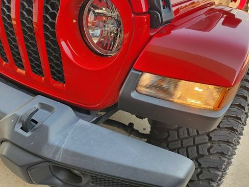 Used 2023 Jeep Gladiator Mojave AWD/4WD image 7