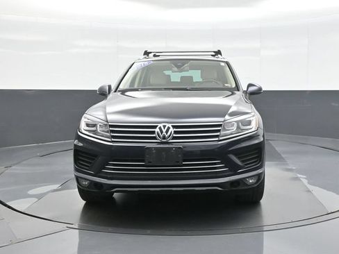 Used 2016 Volkswagen Touareg Sport AWD/4WD image 2